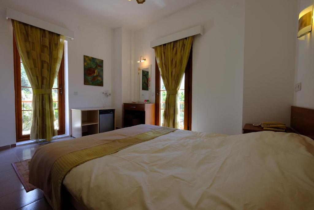 Flying Dutchman Hotel Олудениз Стая снимка