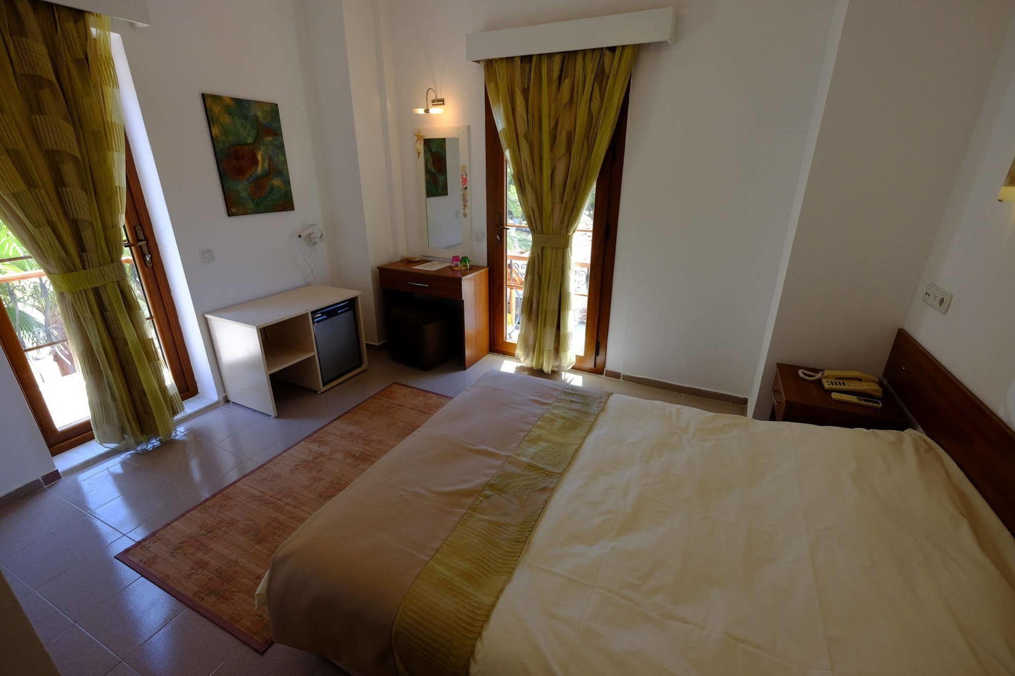 Flying Dutchman Hotel Олудениз Екстериор снимка